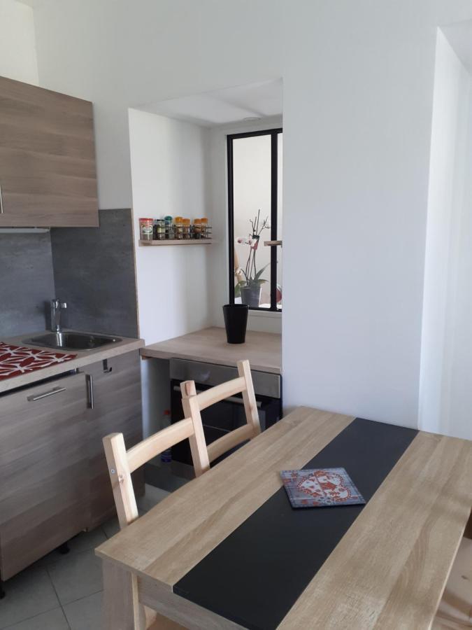 Studio en plein centre ville - 2 à 4 personnes Tence Extérieur photo
